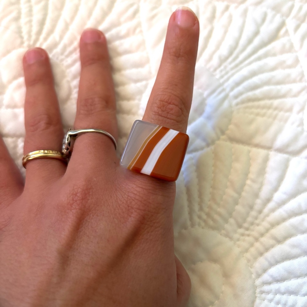 Vintage Solid Carved Agate Ring - image 1